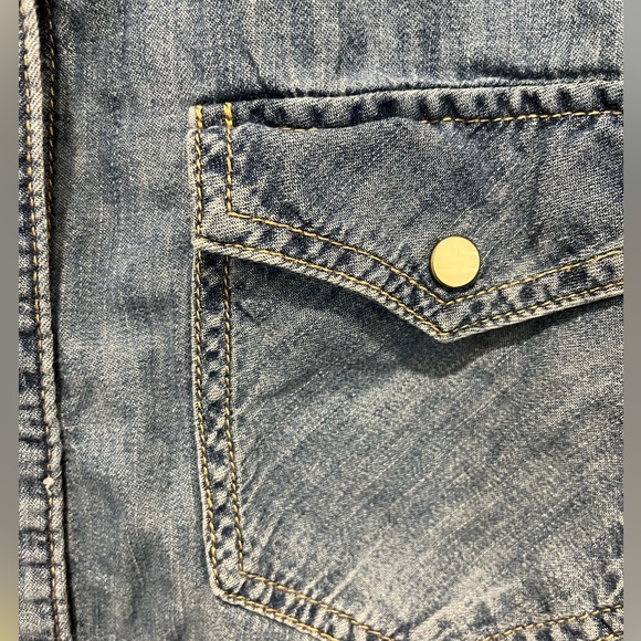 Women’s sz XXL GAP denim western button down shirt with pearl snap buttons - Picture 3 of 5